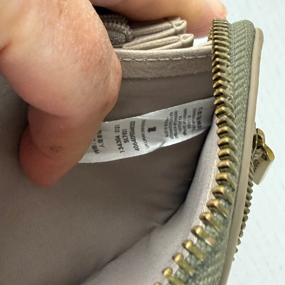 Fossil Leather Zip Around Wallet Y2K 90's Travel Casual Functional Neutral‎ Tan